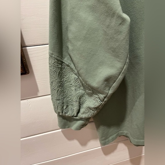 Penningtons green crewneck with English lace-style cuffs, size 2x - Picture 7 of 10